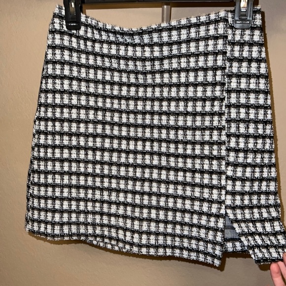 H&M Plaid Skirt w/ Mini slit - Picture 1 of 3